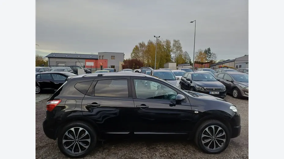 NISSAN Qashqai -