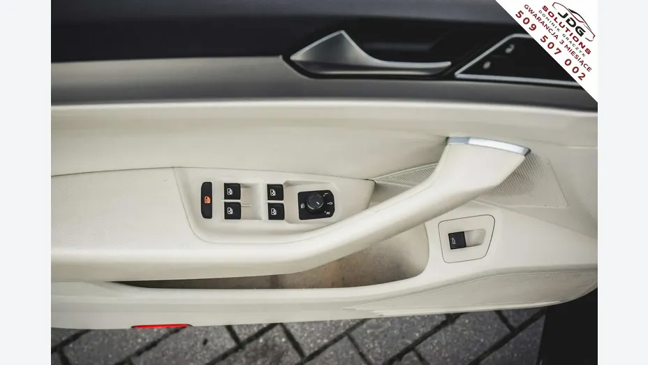 VOLKSWAGEN Passat -