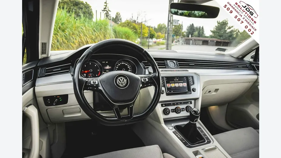 VOLKSWAGEN Passat -