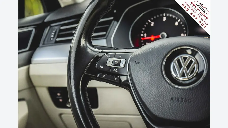 VOLKSWAGEN Passat -