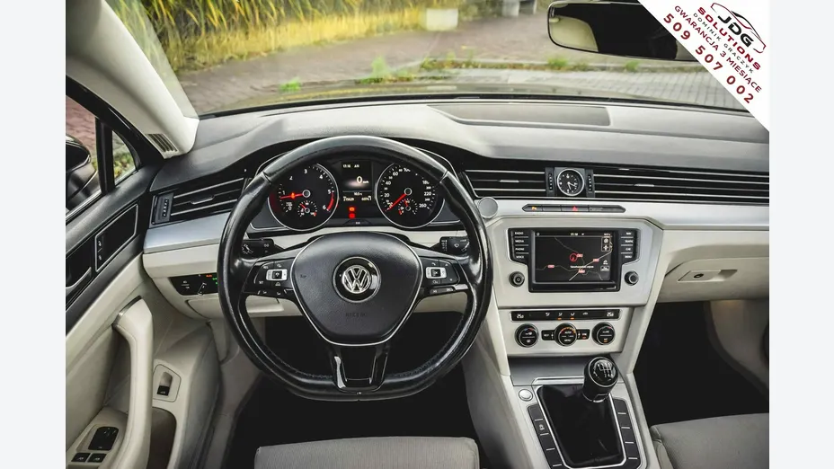 VOLKSWAGEN Passat -