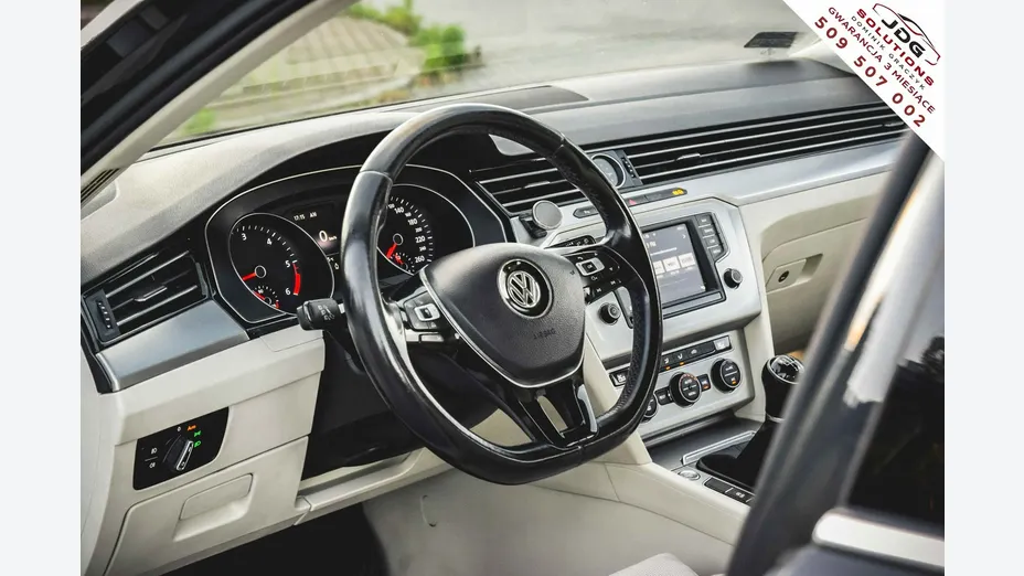 VOLKSWAGEN Passat -