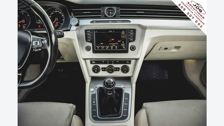 VOLKSWAGEN Passat -
