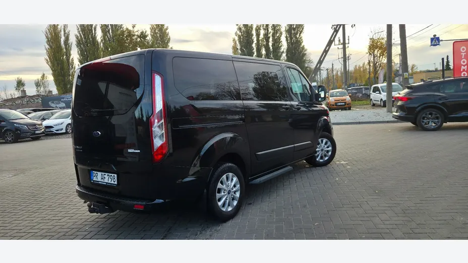 FORD Tourneo Custom -