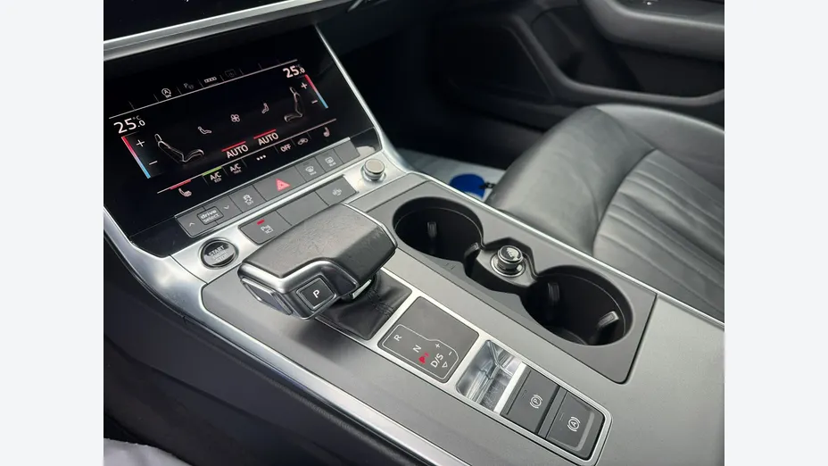 AUDI A6 -