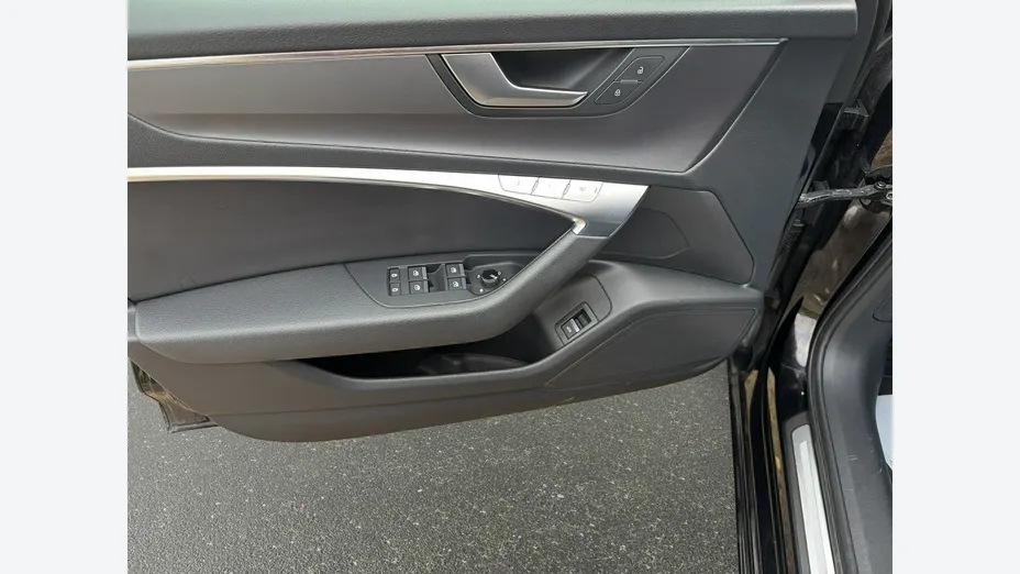 AUDI A6 -