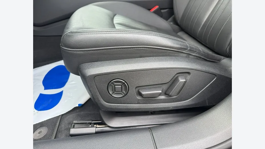 AUDI A6 -