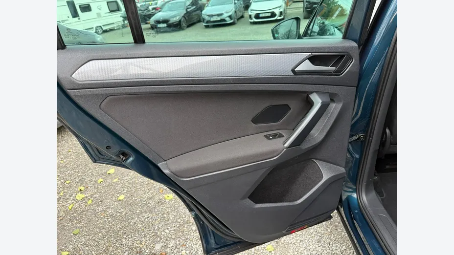 VOLKSWAGEN Tiguan -