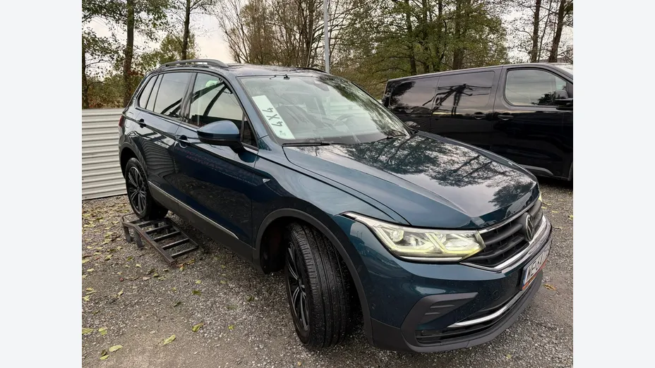 VOLKSWAGEN Tiguan -