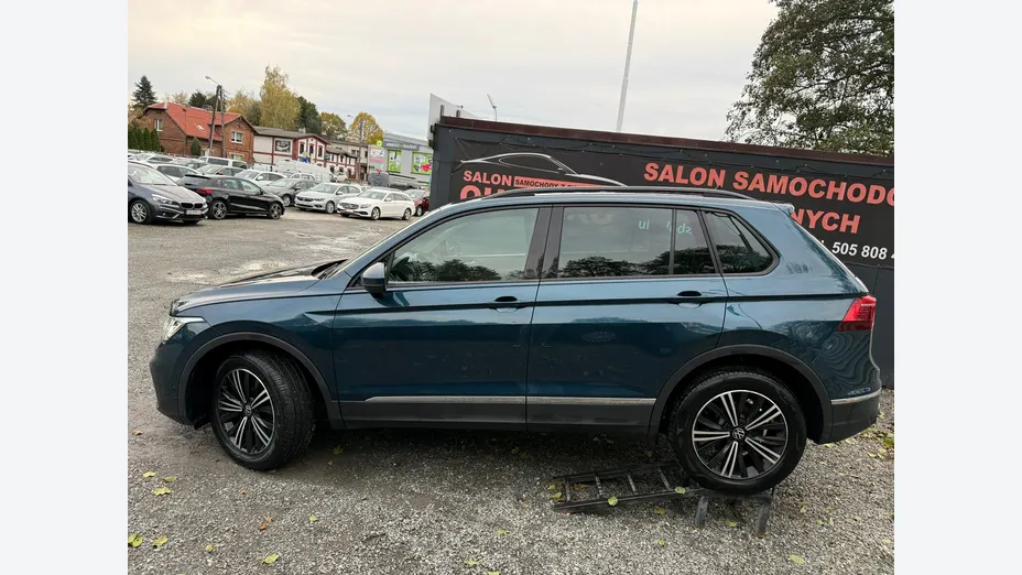 VOLKSWAGEN Tiguan -