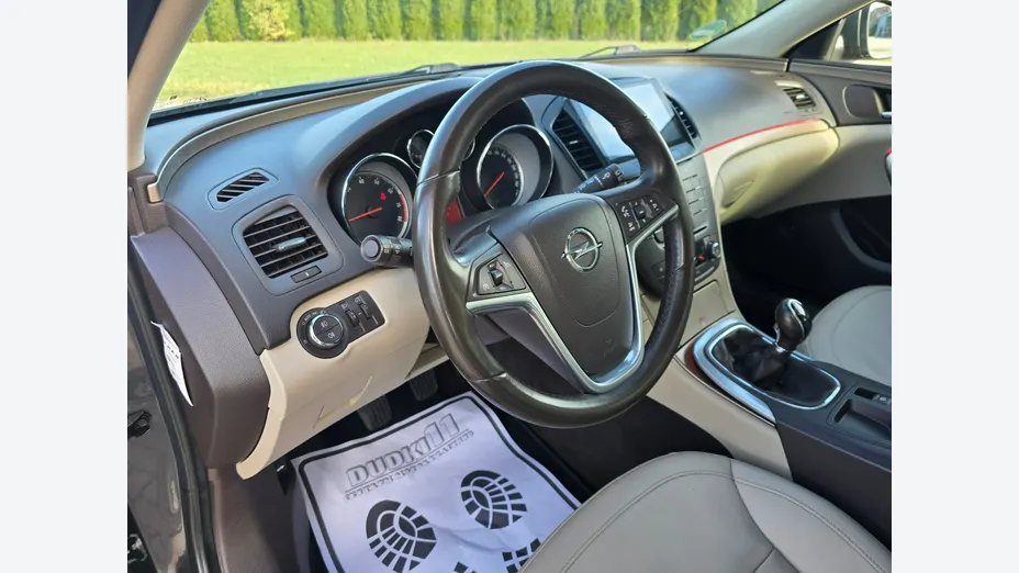 OPEL Insignia -