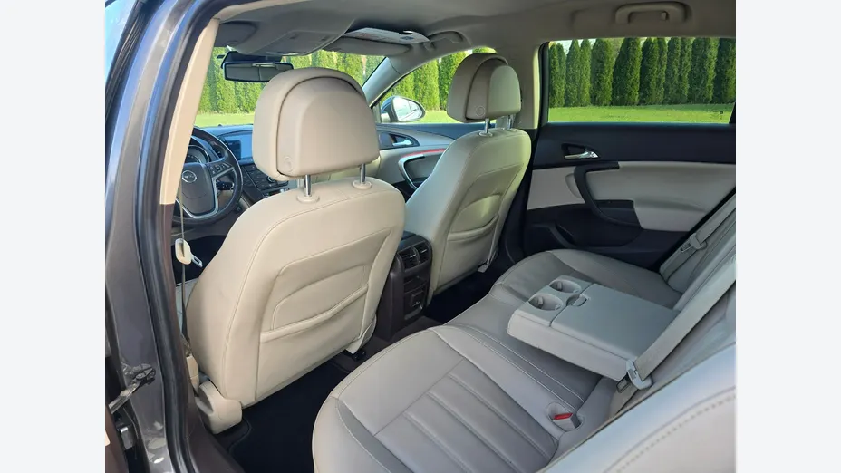 OPEL Insignia -