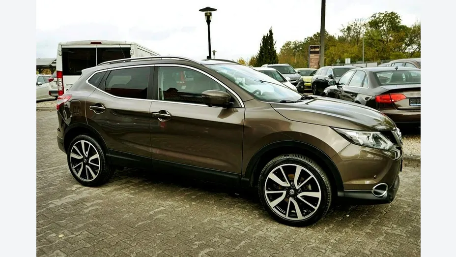 NISSAN Qashqai -