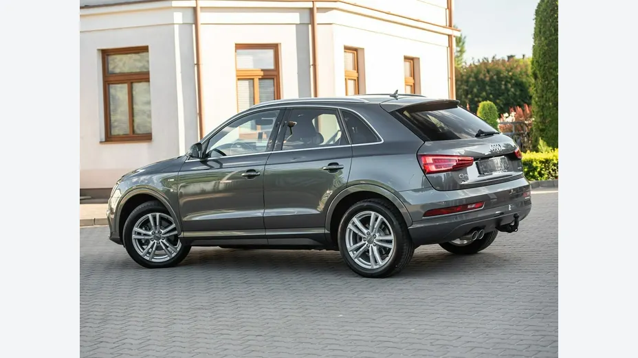 AUDI Q3 -