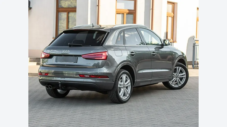 AUDI Q3 -
