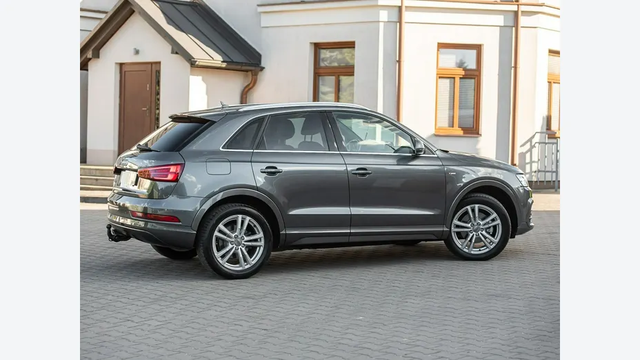 AUDI Q3 -