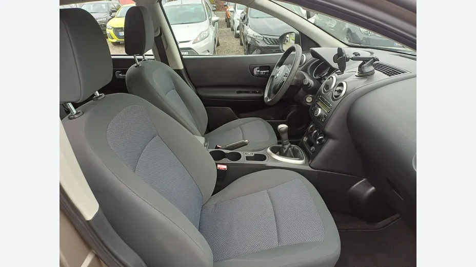NISSAN Qashqai -