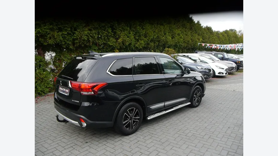 MITSUBISHI Outlander -