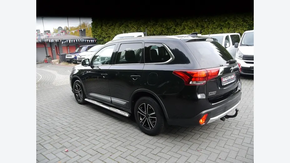 MITSUBISHI Outlander -