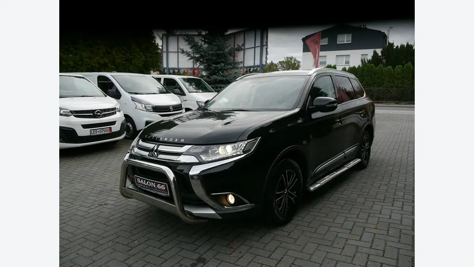 MITSUBISHI Outlander -