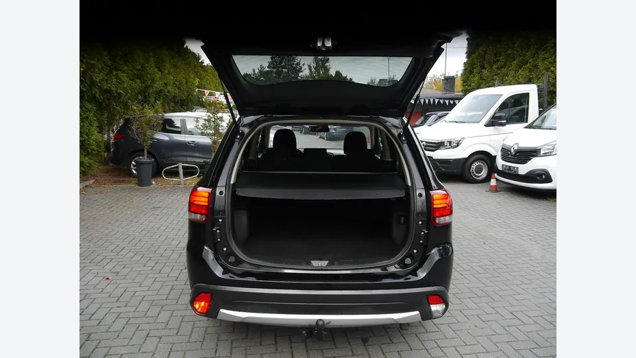 MITSUBISHI Outlander -