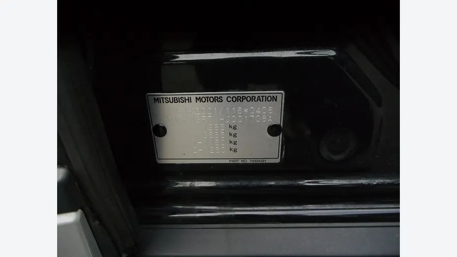 MITSUBISHI Outlander -