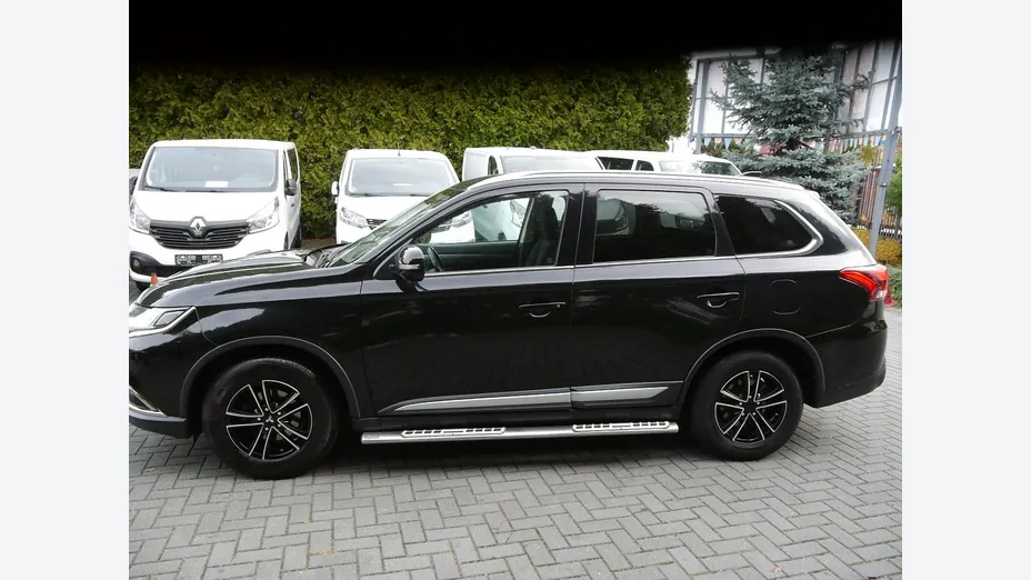 MITSUBISHI Outlander -