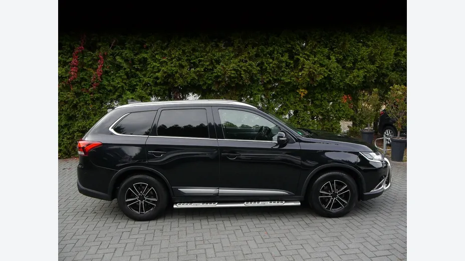 MITSUBISHI Outlander -