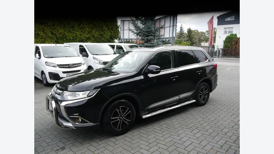 MITSUBISHI Outlander -
