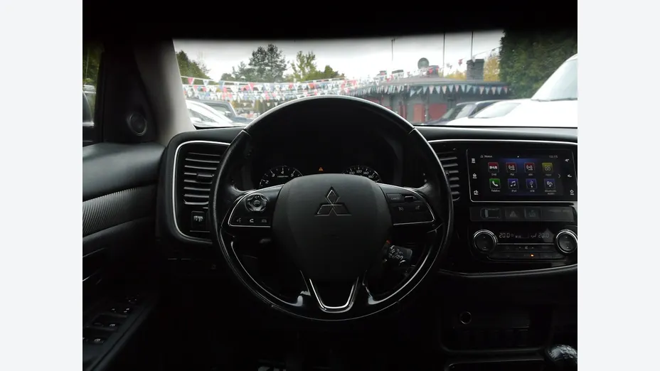 MITSUBISHI Outlander -