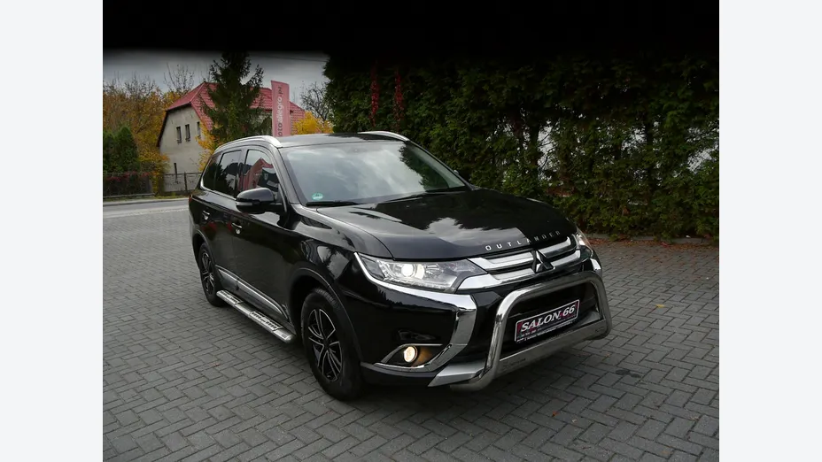 MITSUBISHI Outlander -