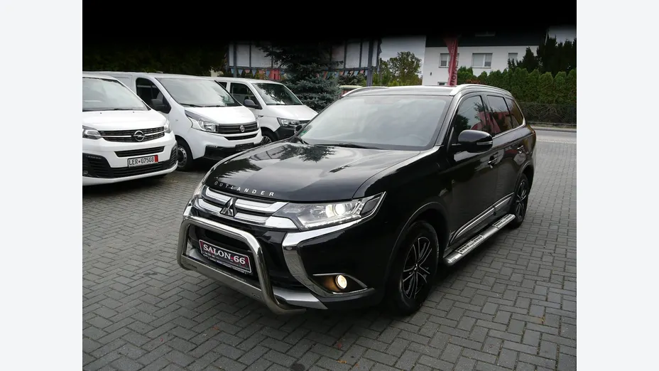 MITSUBISHI Outlander -
