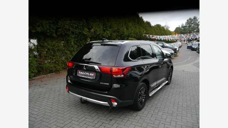 MITSUBISHI Outlander -