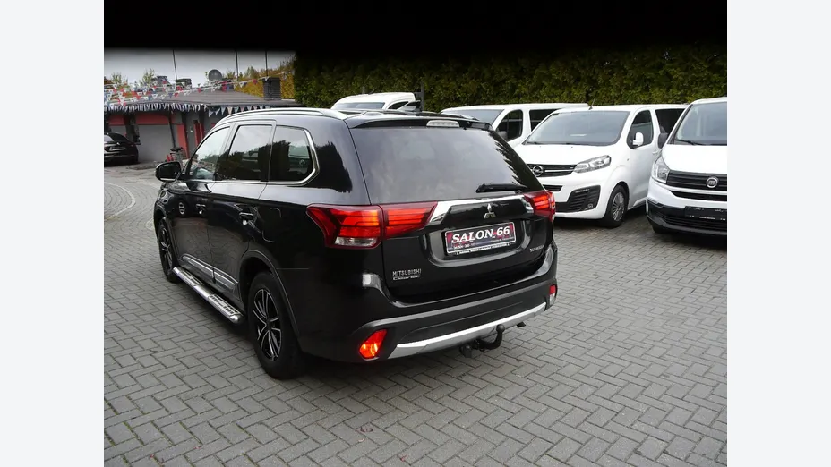 MITSUBISHI Outlander -