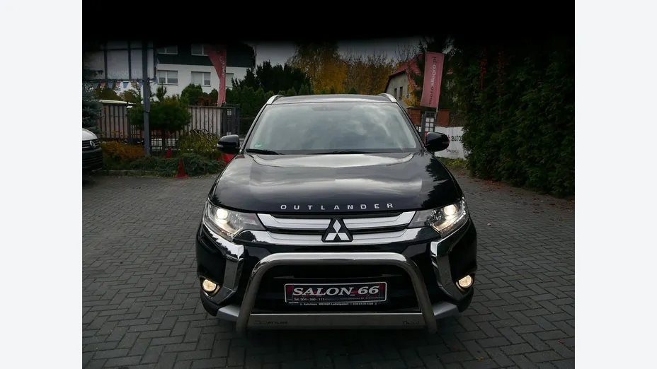 MITSUBISHI Outlander -