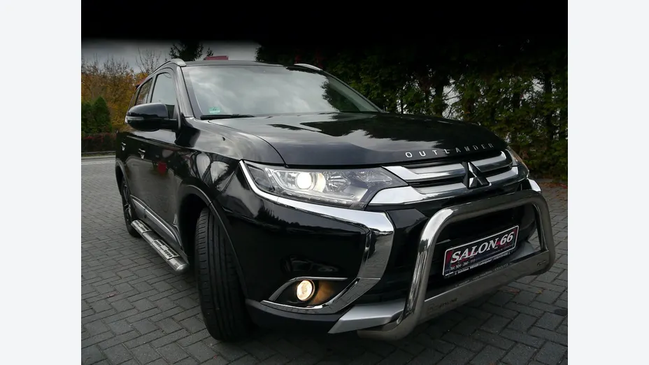 MITSUBISHI Outlander -