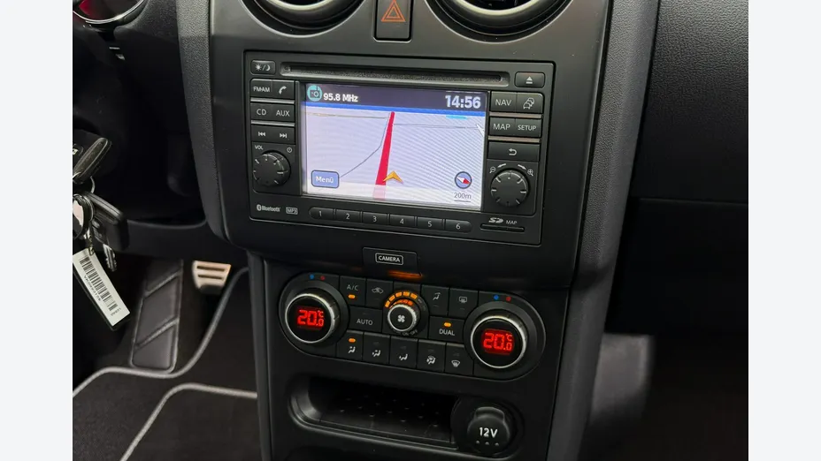 NISSAN Qashqai -