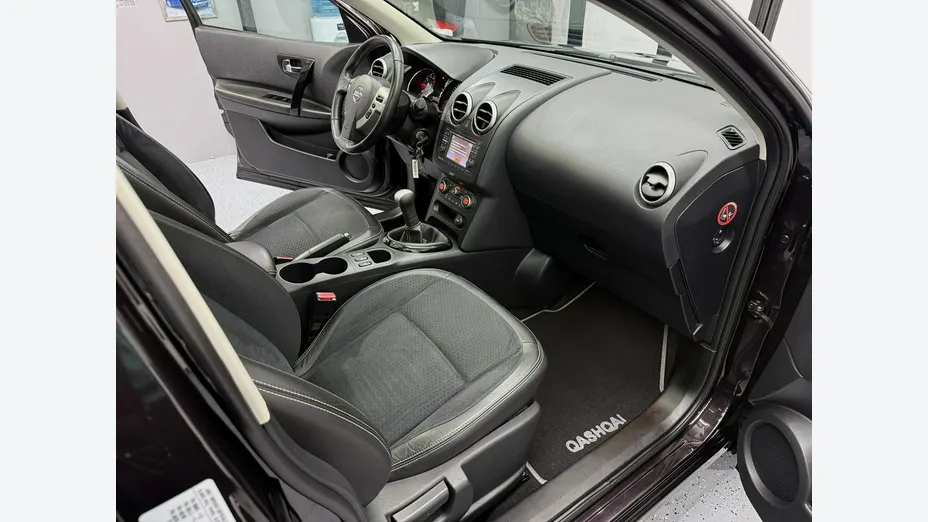 NISSAN Qashqai -