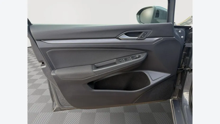 VOLKSWAGEN Golf -