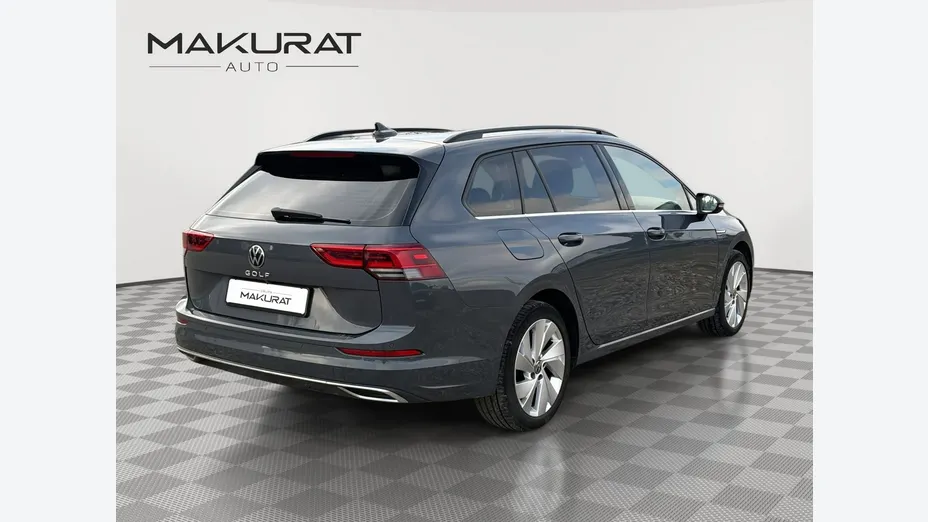 VOLKSWAGEN Golf -