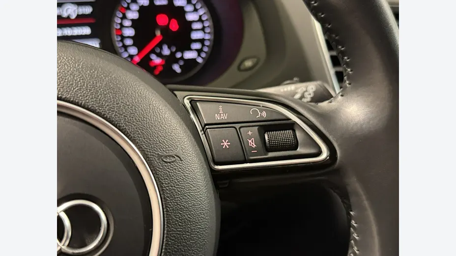 AUDI Q3 -