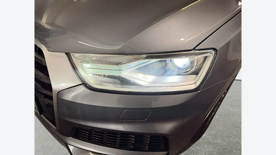 AUDI Q3 -