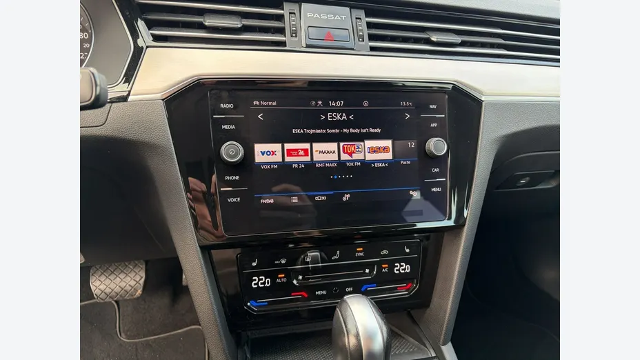 VOLKSWAGEN Passat -