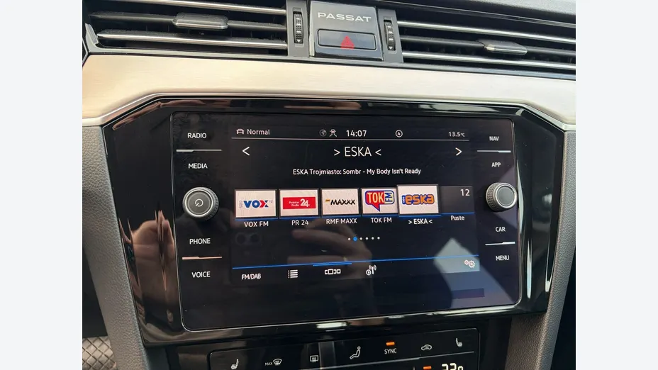 VOLKSWAGEN Passat -