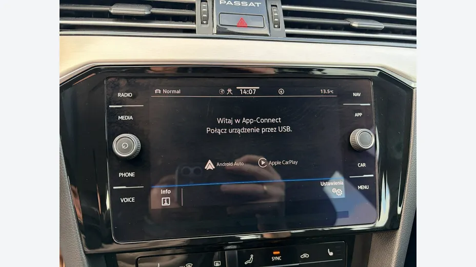 VOLKSWAGEN Passat -