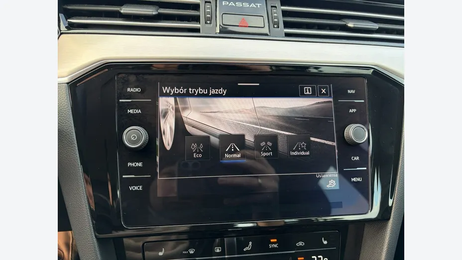 VOLKSWAGEN Passat -