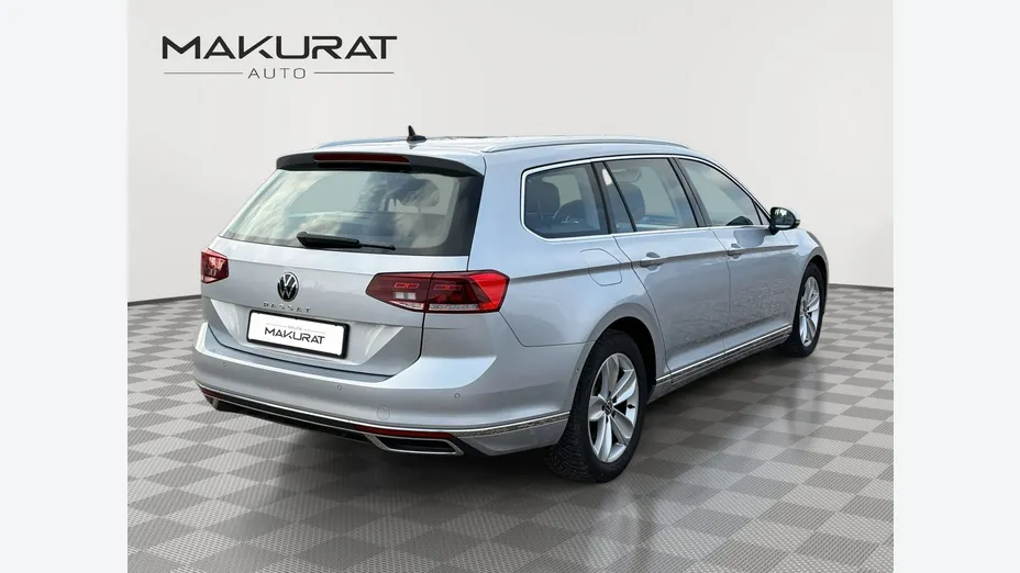 VOLKSWAGEN Passat -