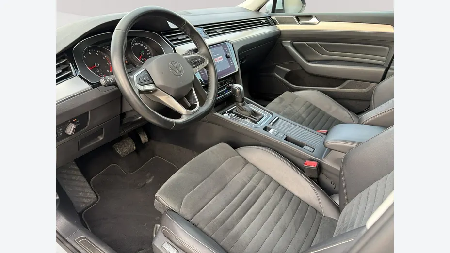 VOLKSWAGEN Passat -