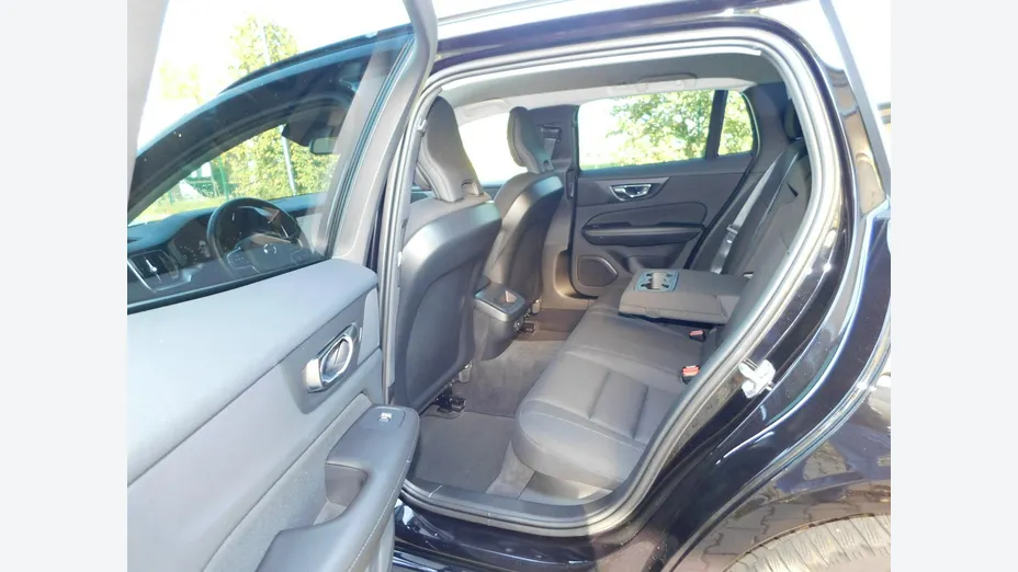 VOLVO V60 -