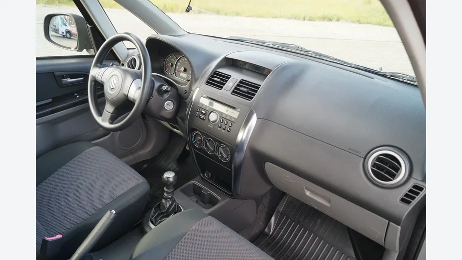 SUZUKI SX4 -